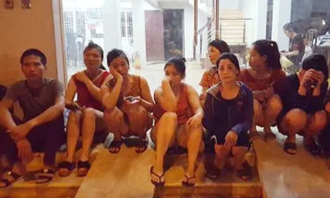 Cháy chợ Gạo: Tiểu thương khóc sưng mắt nhìn lửa thiêu rụi tài sản giá hàng tỉ đồng